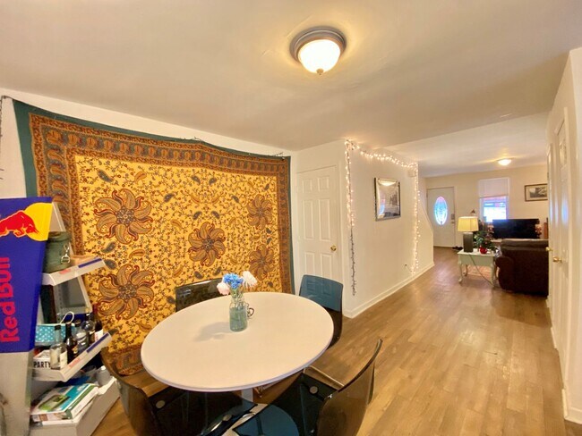 Building Photo - Drexel! 5 bed/2 bath HOUSE for $500/room a...