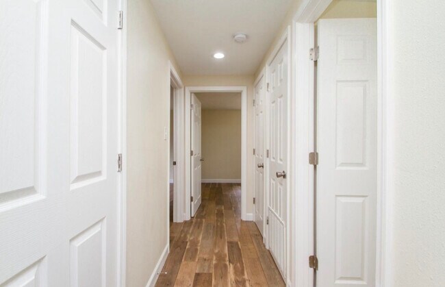 Building Photo - 4623 Willow Springs Rd