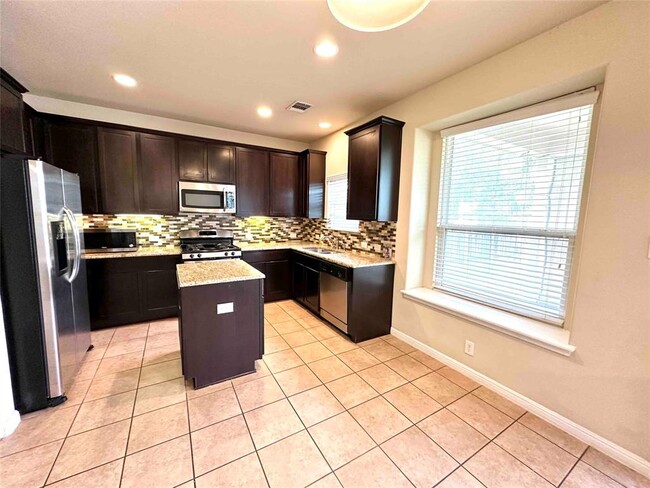 Building Photo - 11601 Harpster Bend