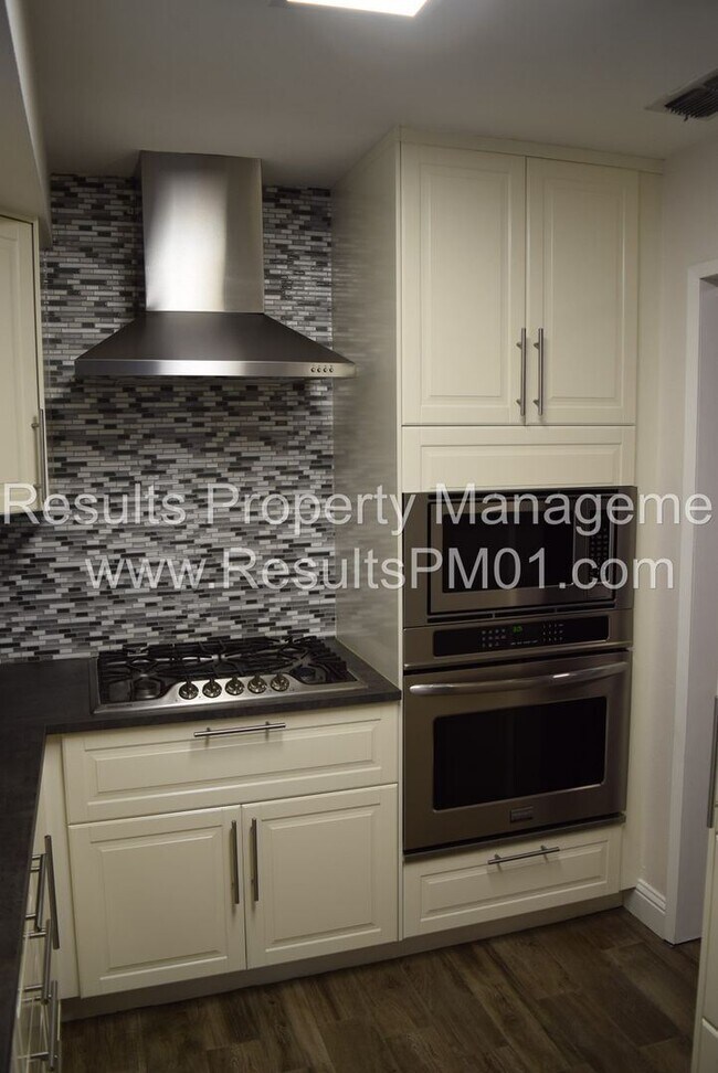 Foto del edificio - 3 br, 2 bath House - 5721 Walnut Ave.