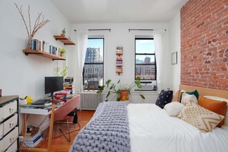 Building Photo - 249 W 20th St