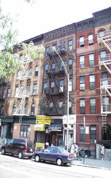 Primary Photo - 390 Manhattan Avenue