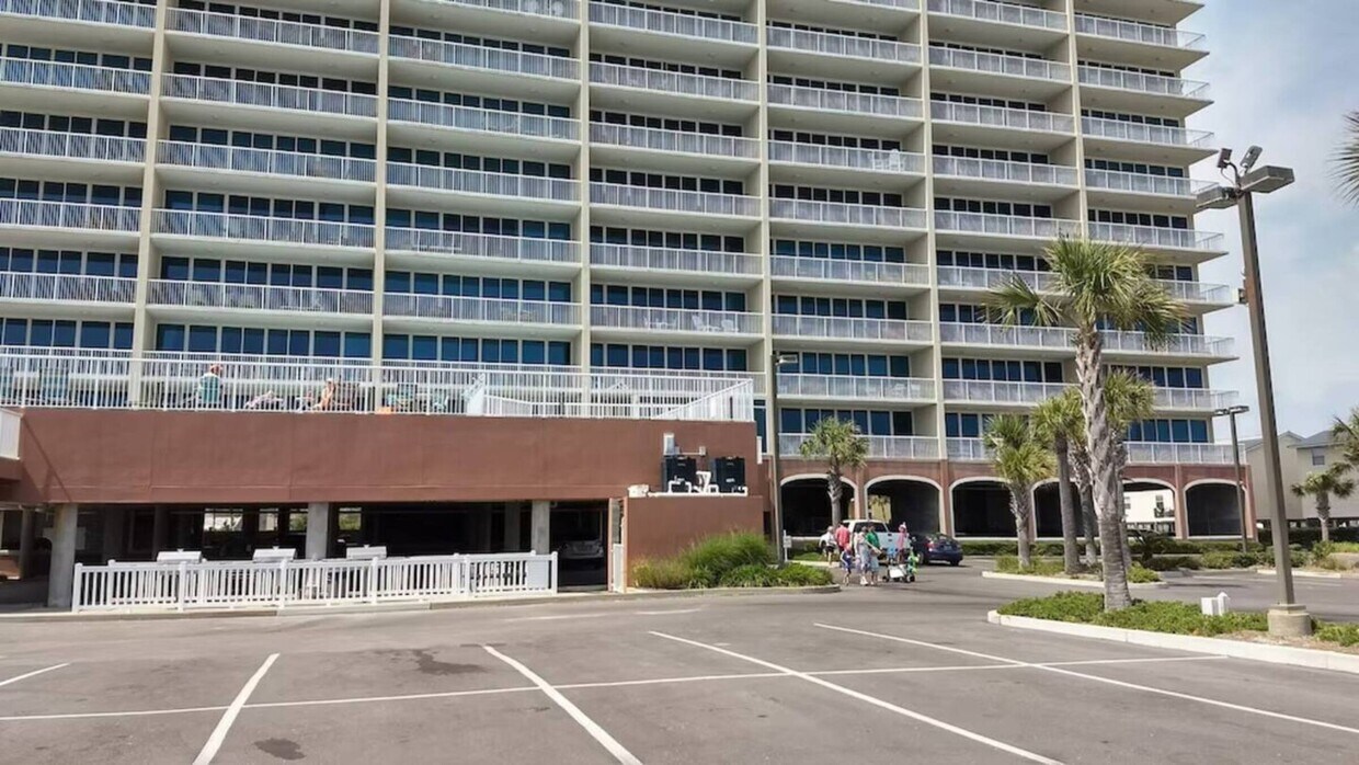 Building Photo - 1524 W Beach Blvd