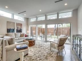 Foto del edificio - 2310 N Prairie Ave