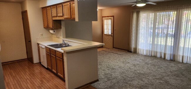 Building Photo - 49435 Richmond Ct