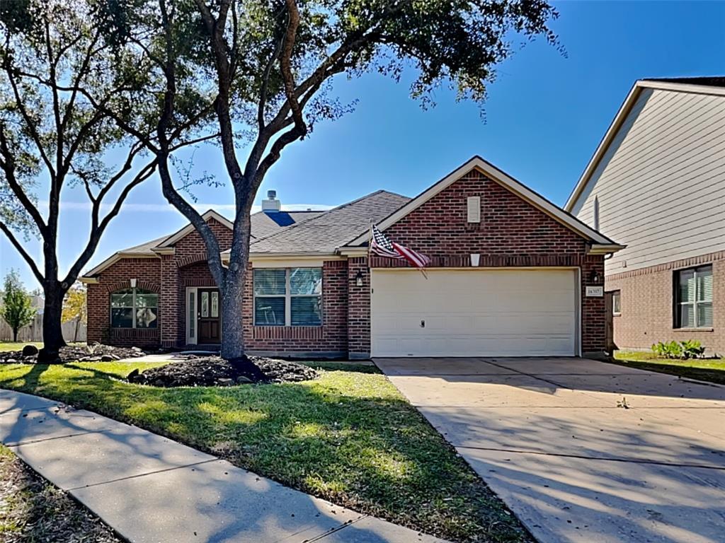 Foto principal - 16707 Thorn Cypress Dr