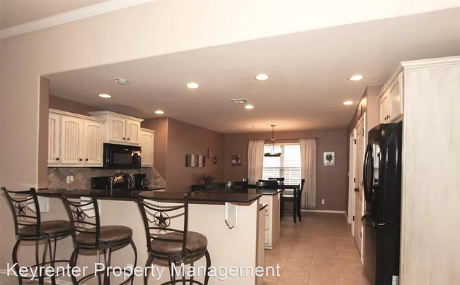 Building Photo - 3 br, 2 bath House - 4605 N Redbud Ave