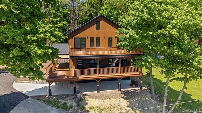 Building Photo - 548 Lakes Rd