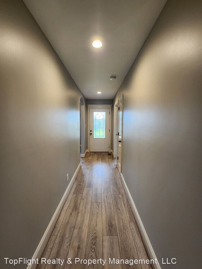 Building Photo - 5 br, 2 bath House - 1003 Sunrise Drive.
