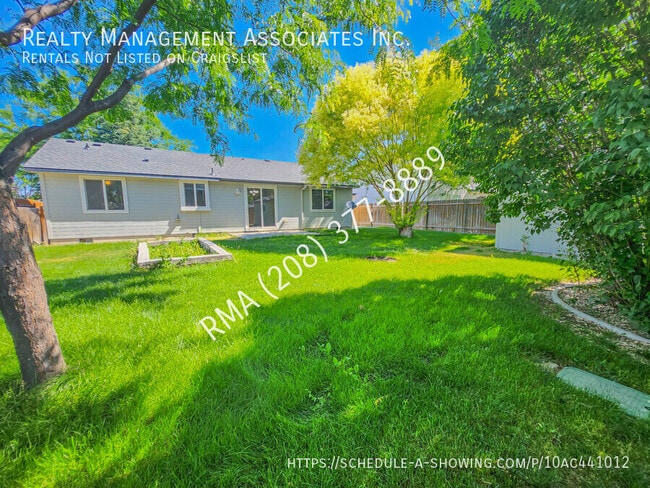Building Photo - 2717 E Sandgate Ave