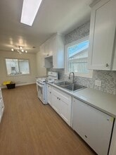 Building Photo - 14937 Saticoy St
