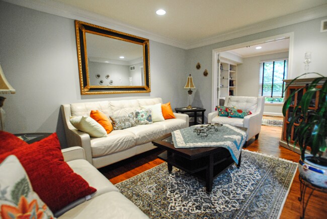 Foto del edificio - 9321 Ravenridge Rd