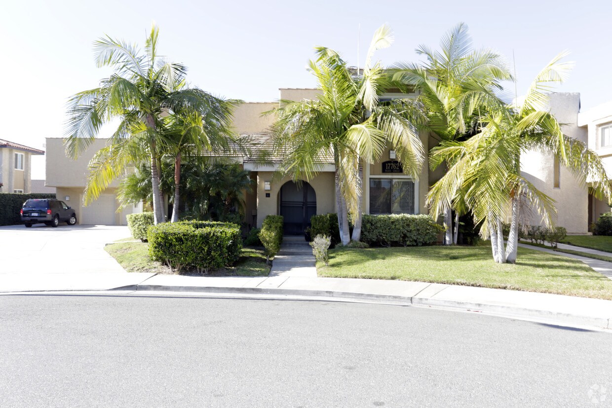 Building Photo - 17762 Paseo Cir