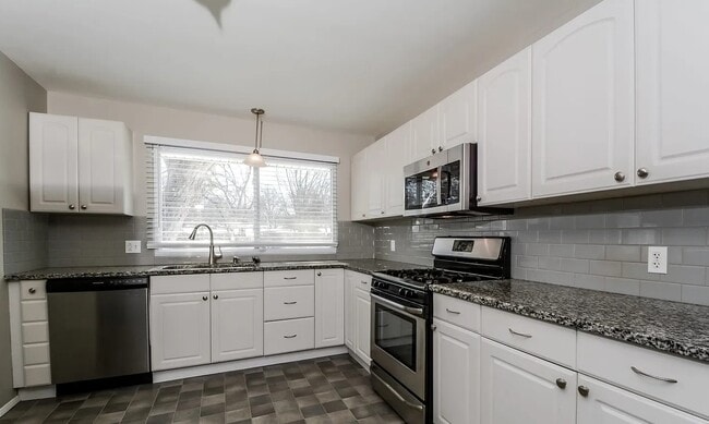 Building Photo - 2680 N Waterford Dr