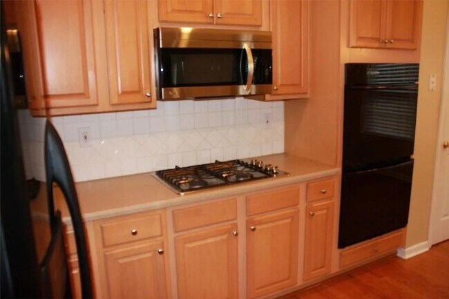 Building Photo - 12442 Waterside Dr