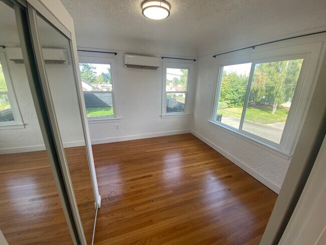 Foto del edificio - Newly Remodeled House - Modern Comfort and...