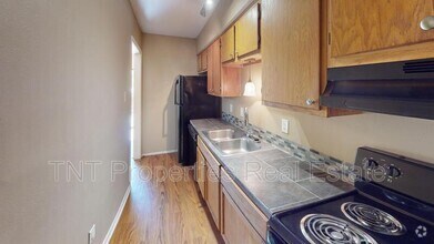 Building Photo - 302 Manuel Dr