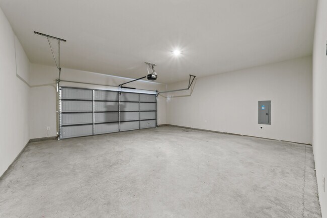 Cochera - Mansions of McKinney