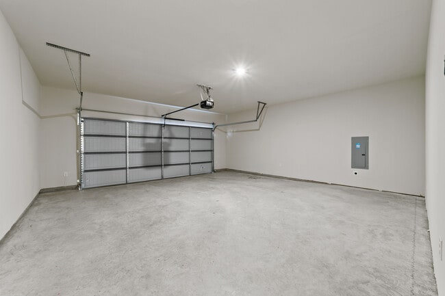 Garage - Mansions of McKinney