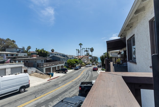 Building Photo - 506 Avenida Victoria