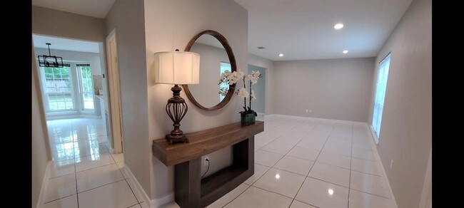 Foto del edificio - 16911 Elmwood Glen Ct