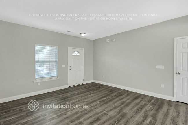 Foto del edificio - 13645 Coram Pl
