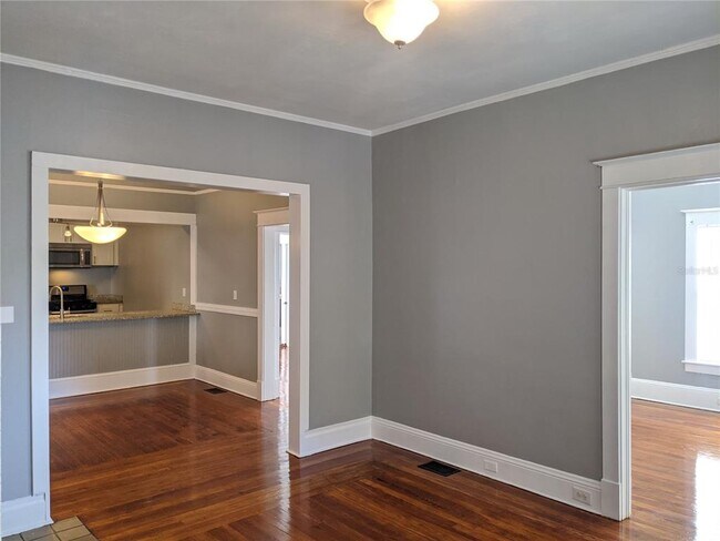 Foto del edificio - 304 E Hanna Ave