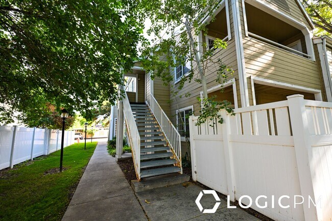 Building Photo - Stunning Condo In Millcreek!