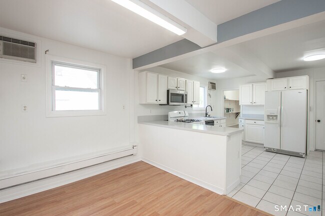 Foto del edificio - 2879 Fairfield Ave