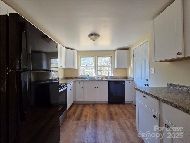 Foto del edificio - 8334 Oak Tree Rd