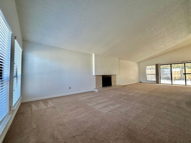 Foto del edificio - Charming 2 bedroom 2 bathroom home located in south Sacramento!