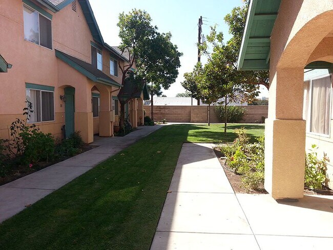 Building Photo - 605 E Newlove Dr