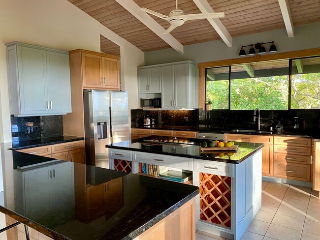 Building Photo - Beautiful Holualoa House 5 bed/ 4 bath