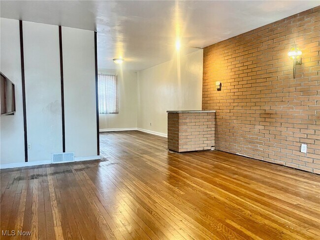 Foto del edificio - 20608 Harvard Ave