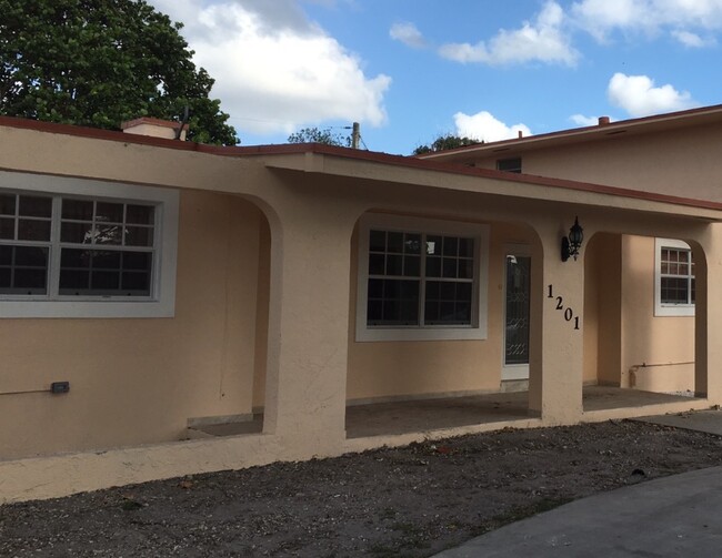 Building Photo - 1201 SW 74th Ct