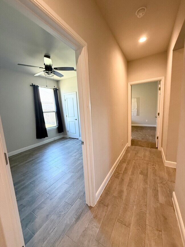Foto del edificio - 1360 Madeline Ln
