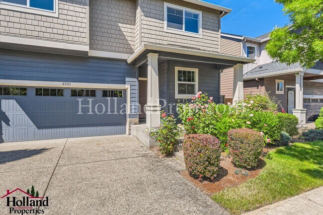 Foto del edificio - Spacious 4-Bedroom Home with Solar Panels ...