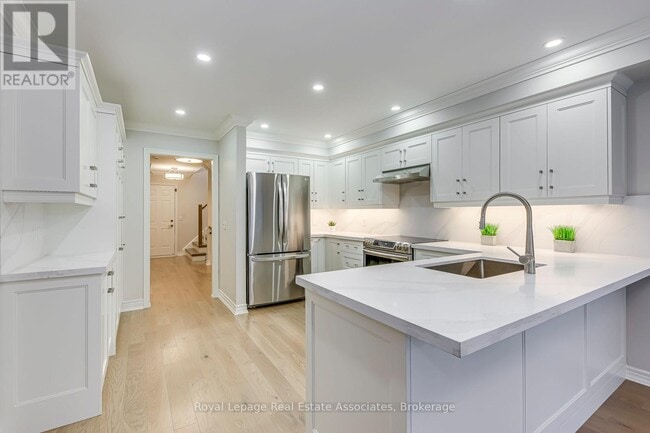 Photo du bâtiment - 1735 The Collegeway