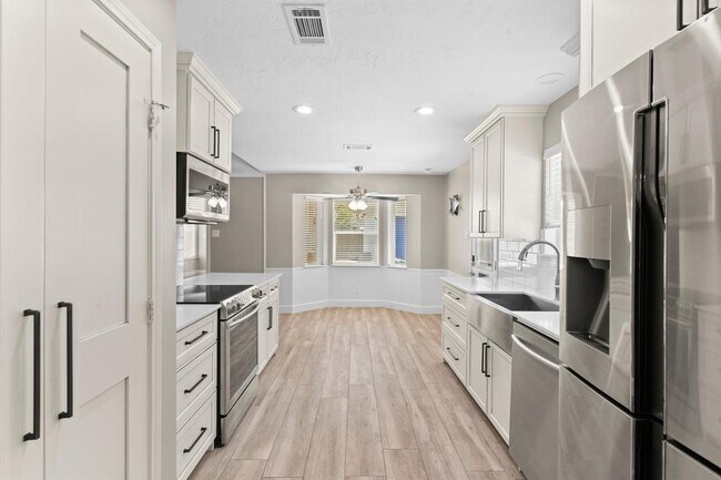 Building Photo - 27234 Wells Ln