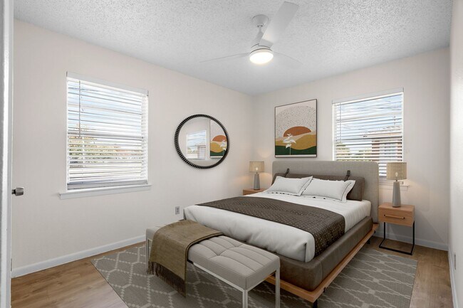 Foto del edificio - Freshly Renovated 3-Bedroom Duplex