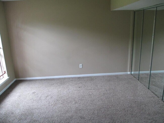 Foto del edificio - 15823 Chimney Rock Rd