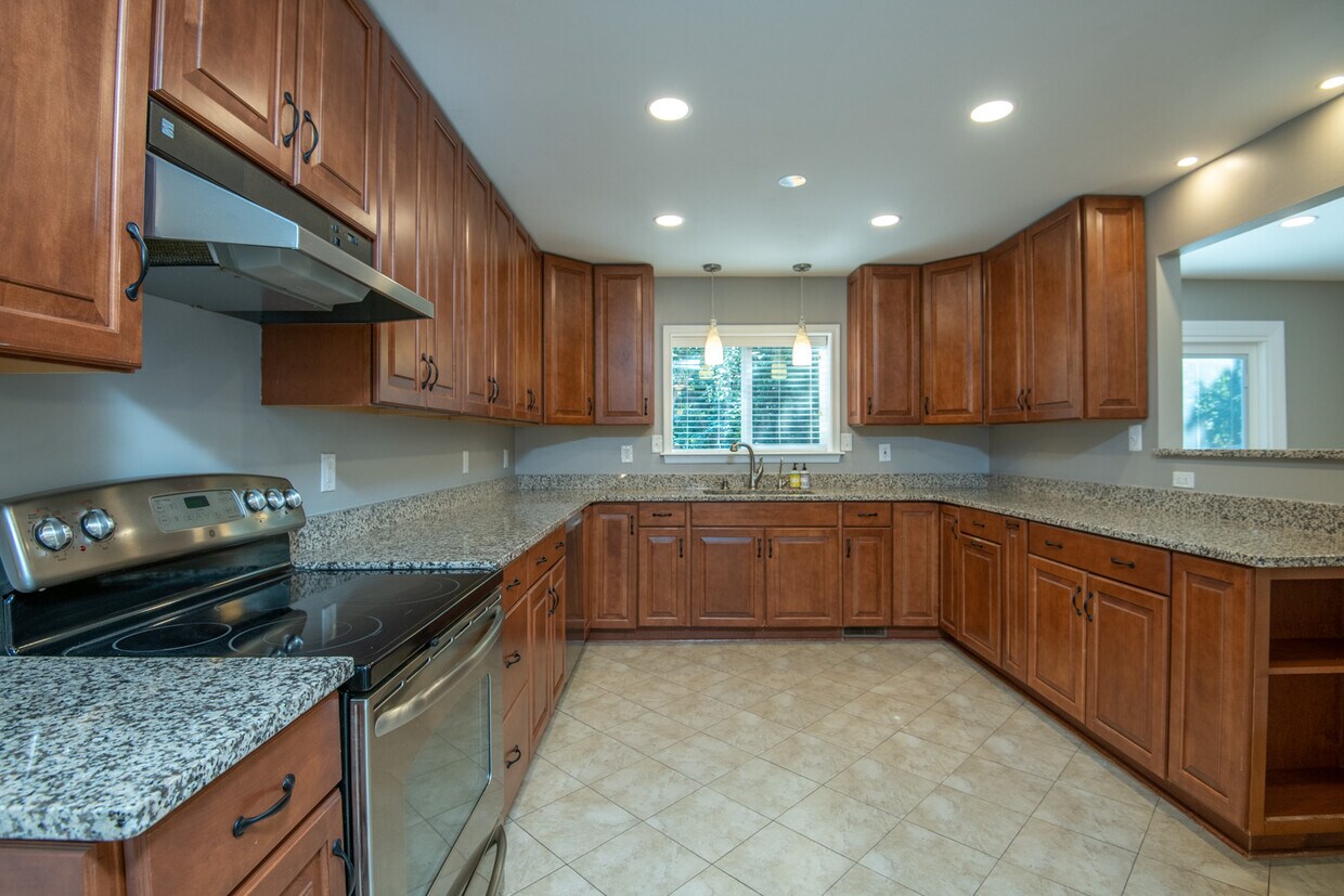 Primary Photo - 2358 Wheystone Ct