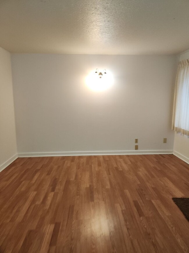 Building Photo - 1-bedroom 1 bath Ground Level Apartment
