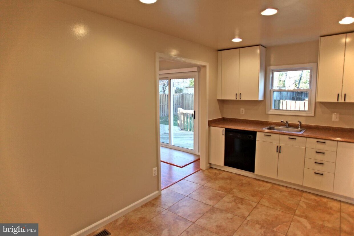 Primary Photo - 1316 Bayshire Ln