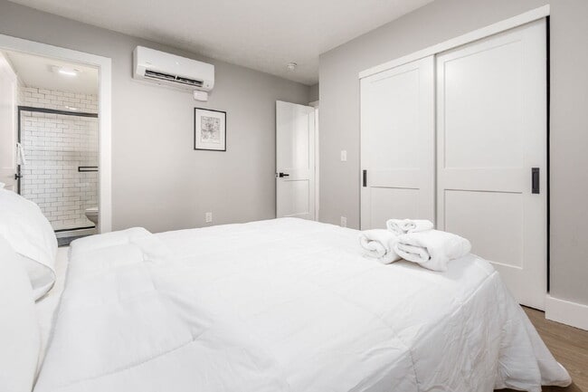 Building Photo - Charming Updated 1-Bedroom Home in Desirable Southern Orchards