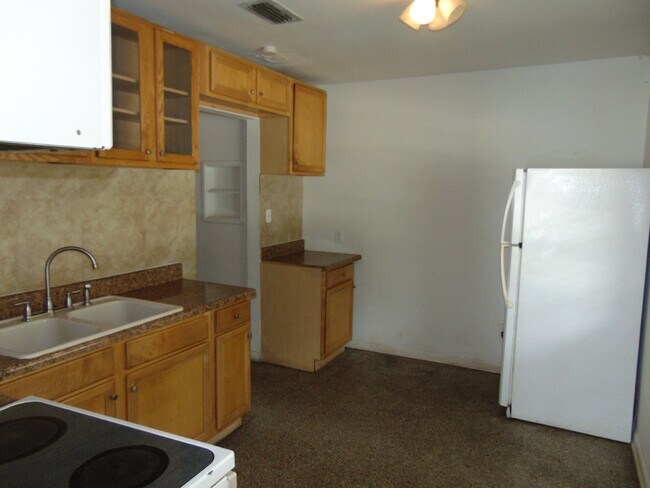 Photo - Charming 3 Bed, 1 Bath Rental in Tampa, FL... Apartment