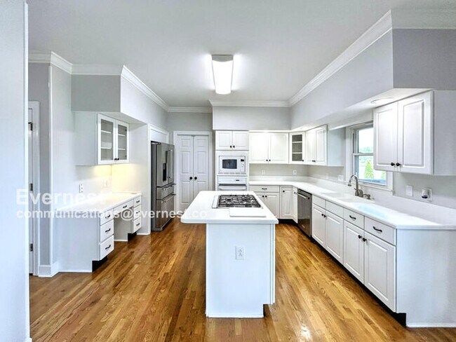 Building Photo - Spacious 5-Bedroom Home with Modern Amenit...
