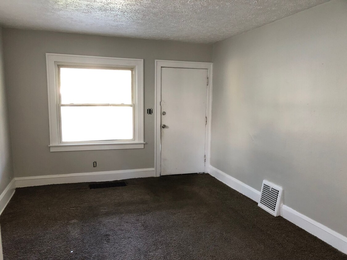 Primary Photo - 4 BED 1 BATH UNIT IN GARFIELD HEIGHTS