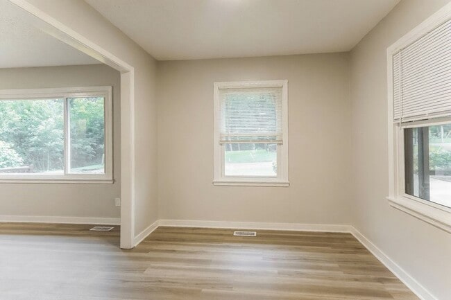 Building Photo - Modern 3BR Home on Quiet End Lot – Fully Updated!