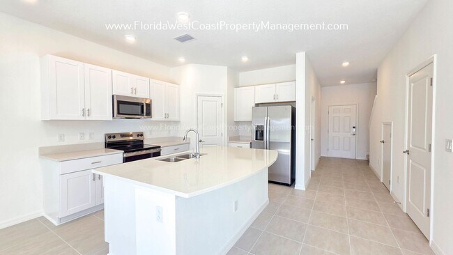 Foto del edificio - OUTSTANDING BRAND NEW TOWNHOME MOVE IN READY! AZARIO TOWNHOMES LWR !